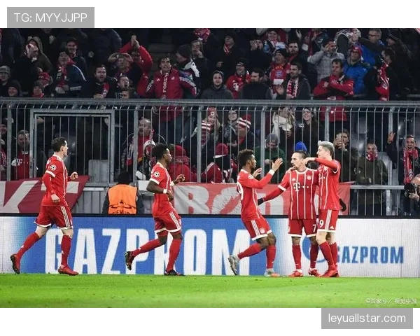 佩罗内与卡克雷的中场组合：科莫防守体系的核心引擎